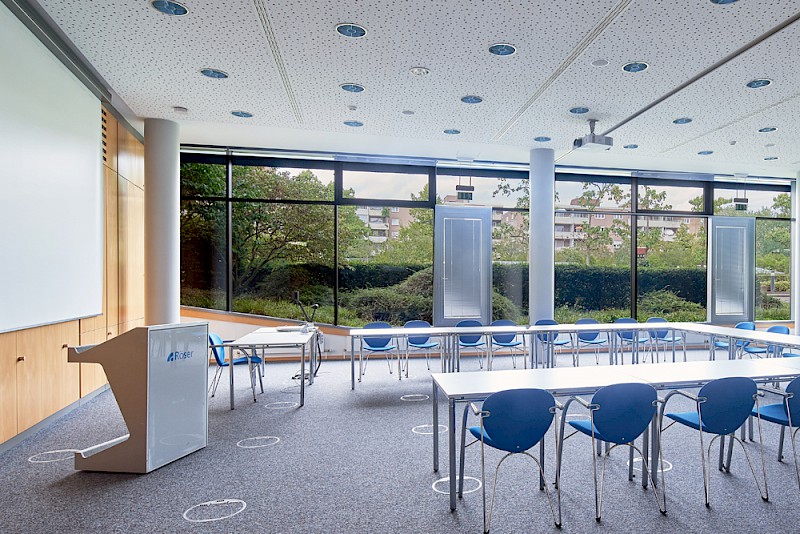 Einblick in einen der Besprechungsräume im Röser-Haus